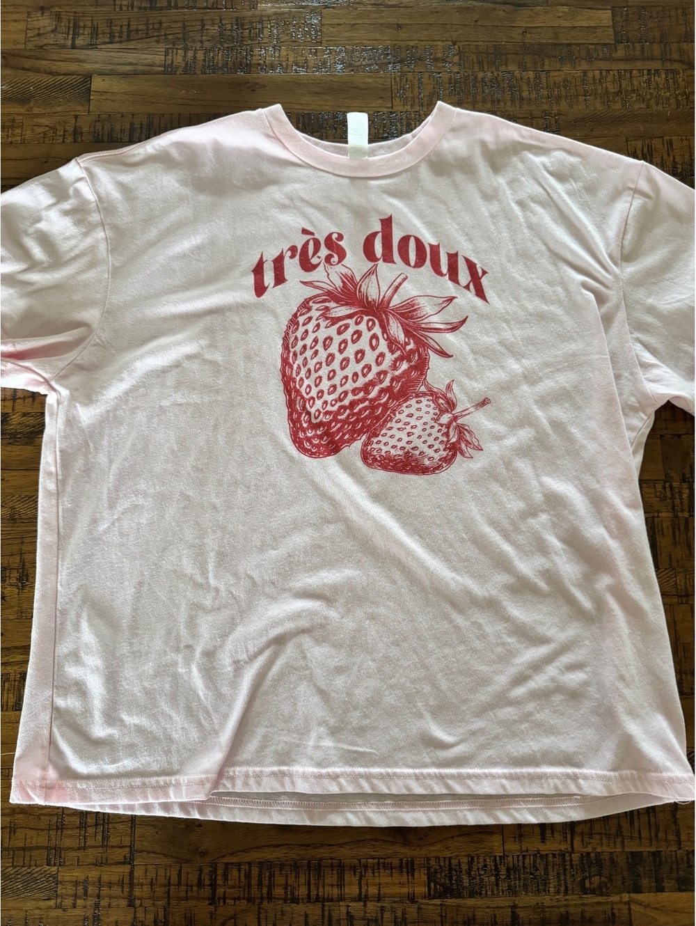 Pink Très Doux Strawberry Graphic T-Shirt Size L
